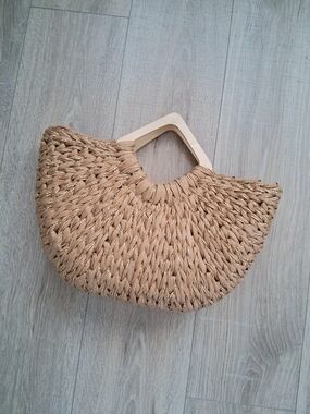 Woven Seagrass Straw Bag with Wooden Handles - Natural